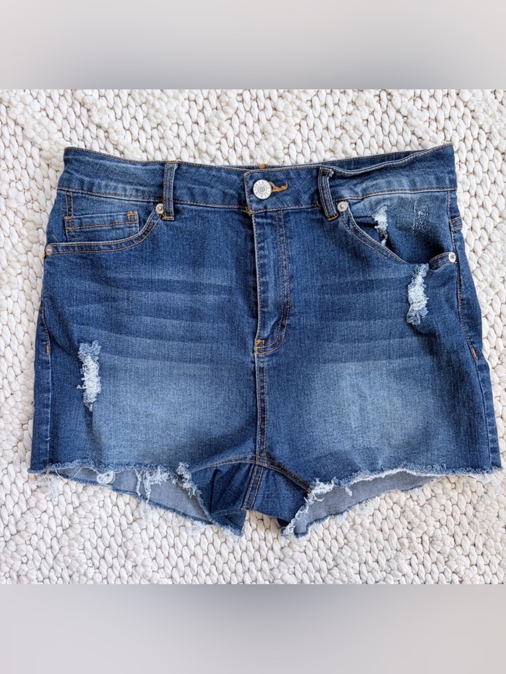 Love Tree Boutique Medium Blue Stretch Distressed Denim Jean Shorts MEDIUM 4 EUC